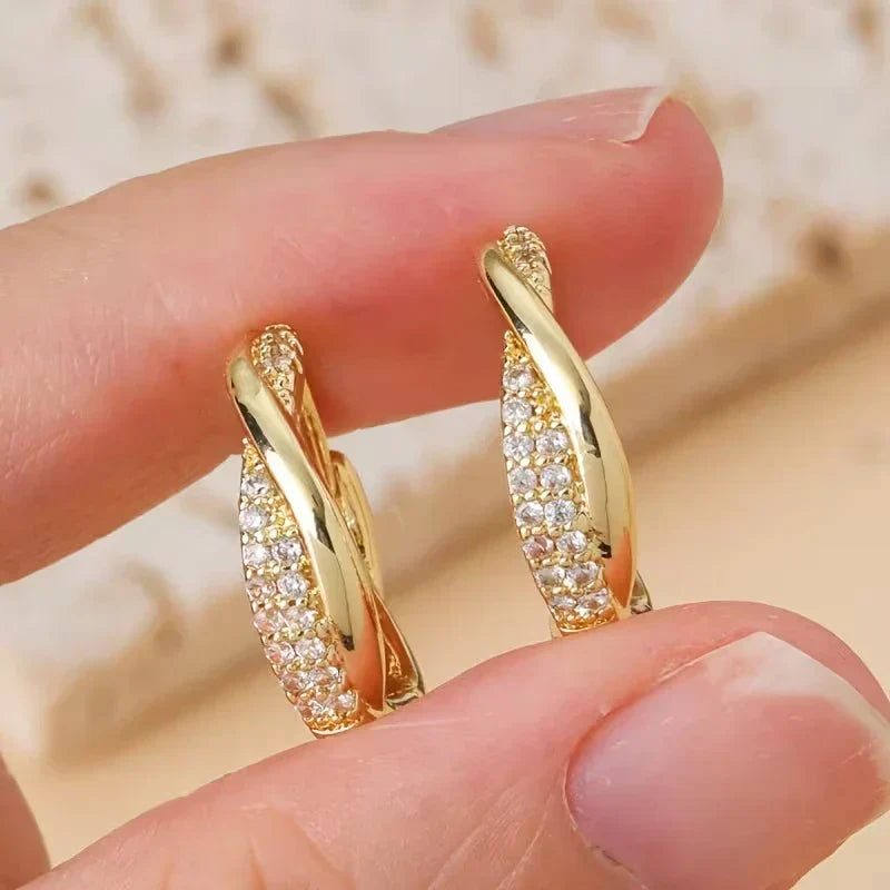 Clara™ | Boucles d'oreilles créoles entrelacées avec zircon cubique