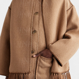 Manteau Pauline à coupe ample avec écharpe frangée intégrée