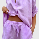 Ensemble Anika en Deux Pièces avec Chemise Boutonnée et Shorts à Cordon