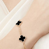 Bracelet en plaqué or avec motif de trèfle et élégance