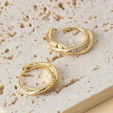 Clara™ | Boucles d'oreilles créoles entrelacées avec zircon cubique