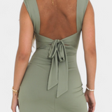 Robe Viveka avec Nœud au Dos et Confort Élastique