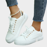 Chaussures de sport modernes avec détails en texture rembourrée