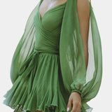 Robe Mini Skylar avec Décolleté en V et Manches Légères