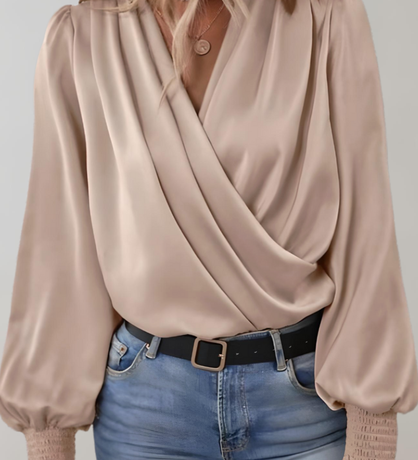 Blouse Élégante à Manches Longues en V Quinn
