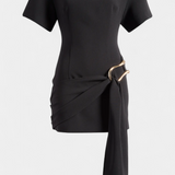 Robe Mini Coraline avec Taille Drapée et Boucle en Or