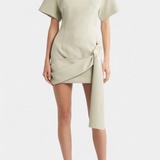 Robe Mini Coraline avec Taille Drapée et Boucle en Or