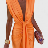 Robe Midi Lakisha avec Plis et Décolleté en V Profond