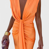 Robe Midi Lakisha avec Plis et Décolleté en V Profond